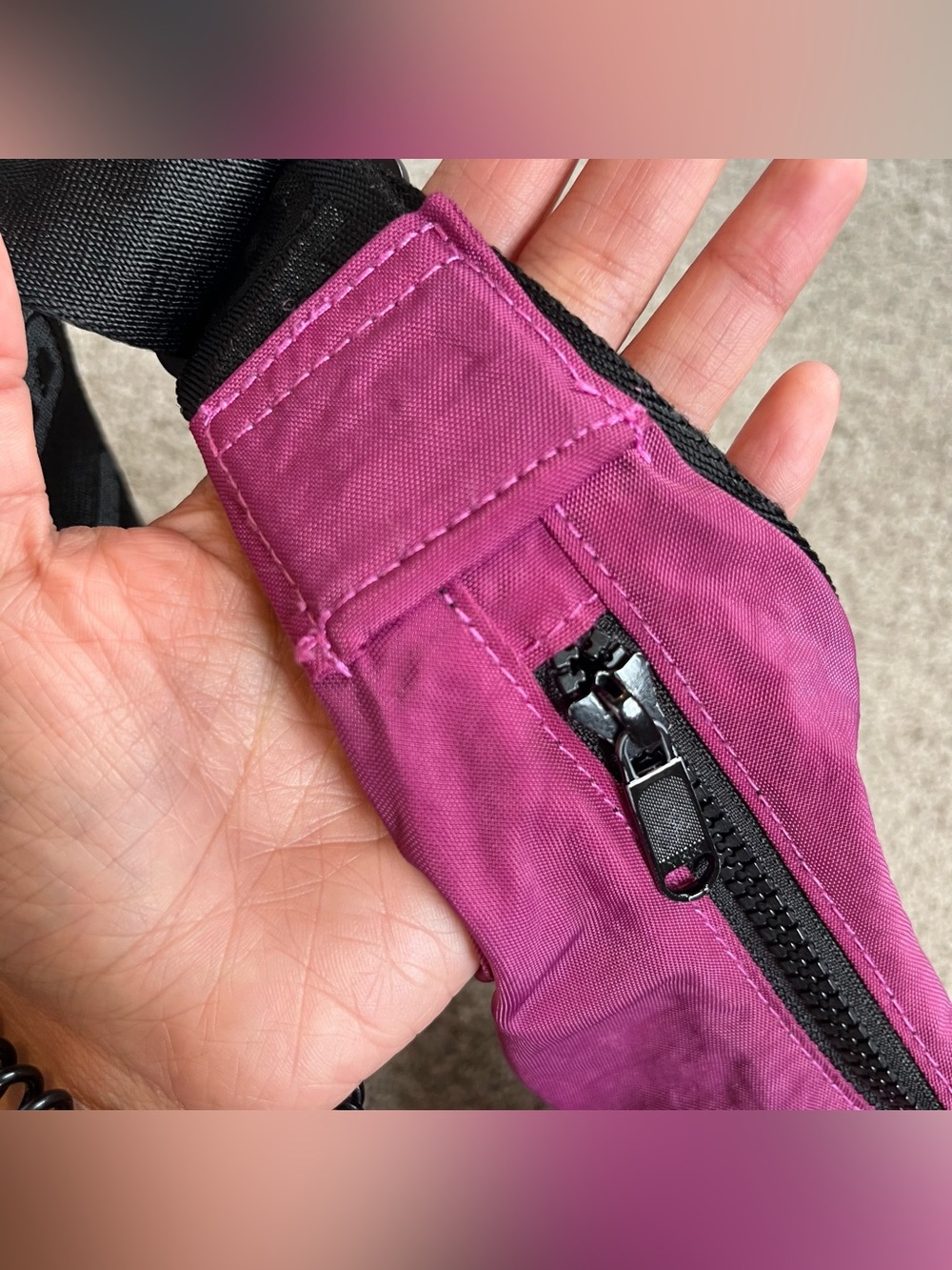 BAGGU Medium Magenta Crescent - Picture 6 of 6